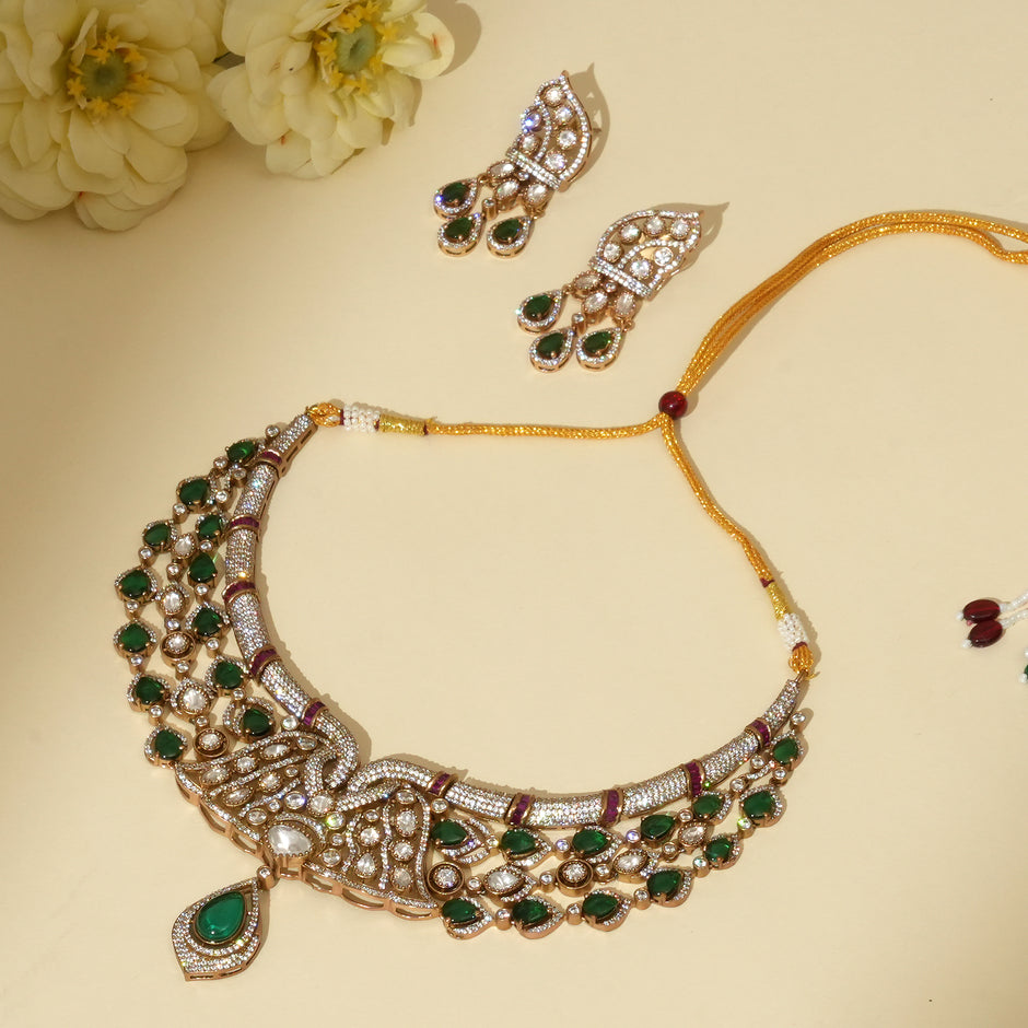 Avni Necklace Set