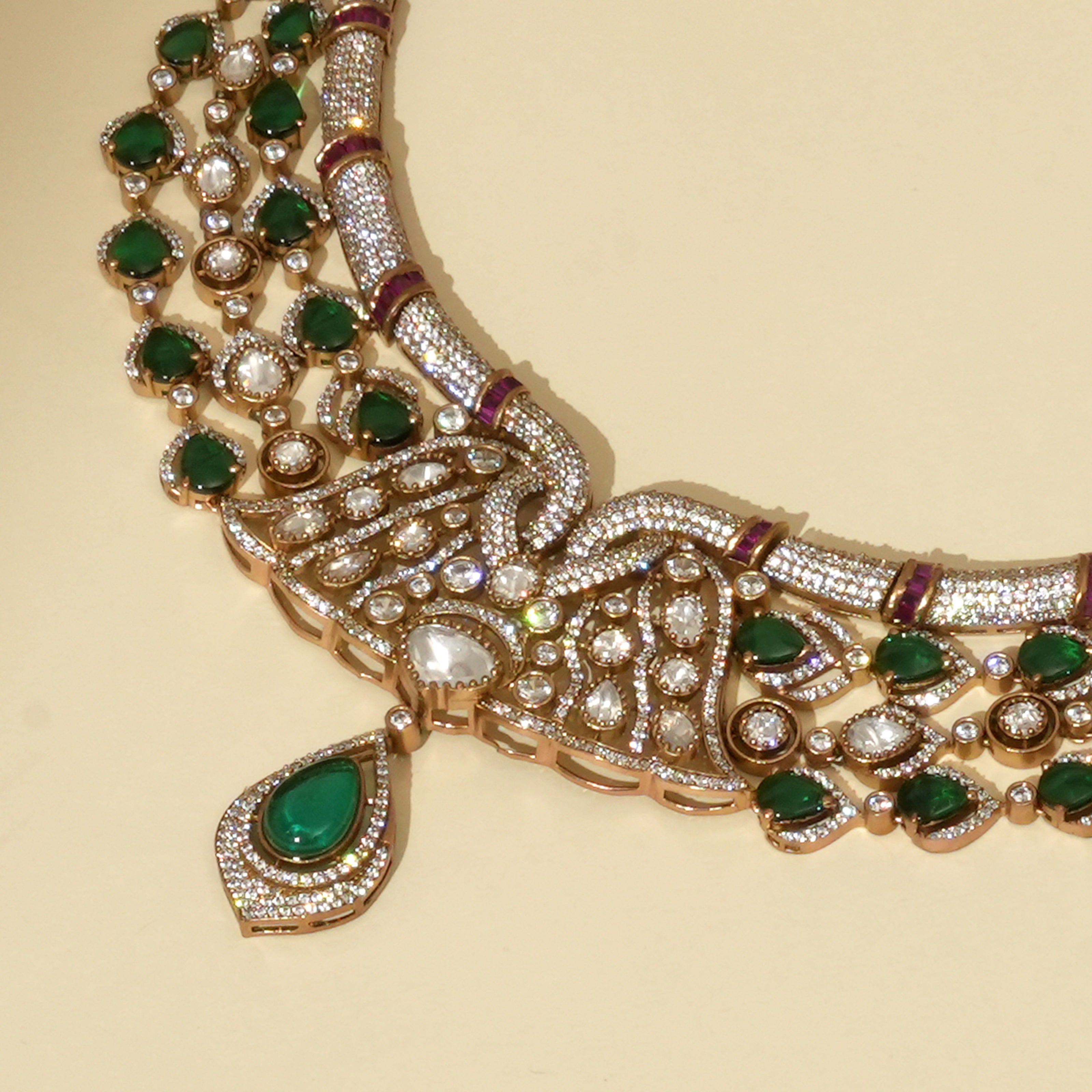 Avni Necklace Set