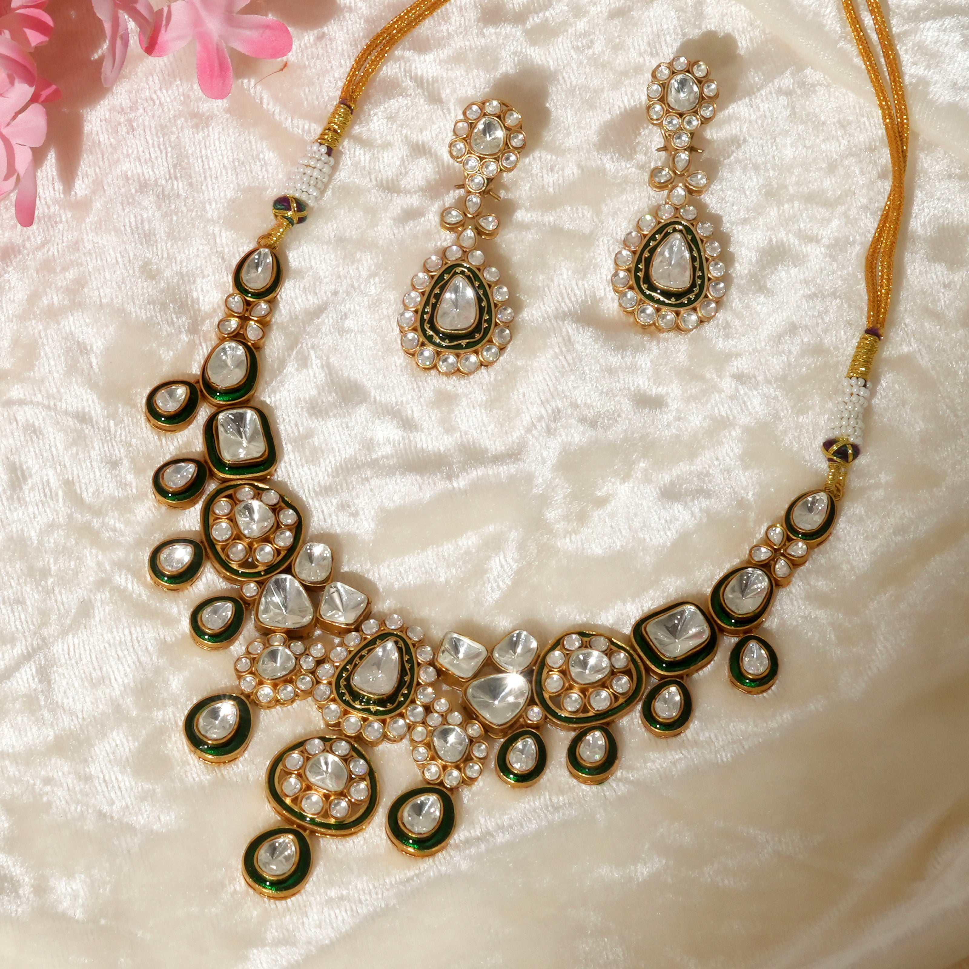 Vihana Necklace Set
